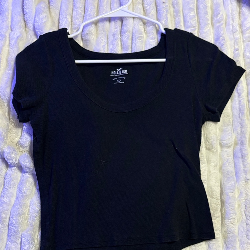 Hollister Women's Classic Black Crop Top
